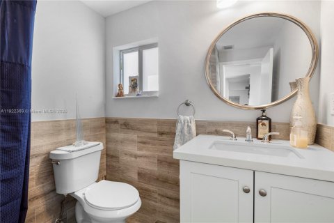 House in Miami, Florida 3 bedrooms, 118.54 sq.m. № 1976315 - photo 14