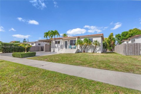 House in Miami, Florida 3 bedrooms, 118.54 sq.m. № 1976315 - photo 18