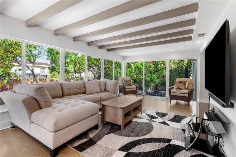 House in Miami, Florida 3 bedrooms, 118.54 sq.m. № 1976315 - photo 15