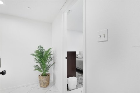 Condo in Tampa, Florida, 3 bedrooms  № 2141053 - photo 12