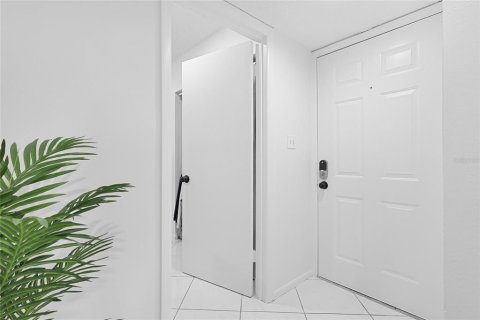 Condo in Tampa, Florida, 3 bedrooms  № 2141053 - photo 13