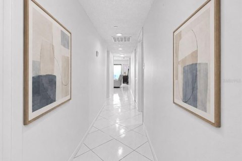 Condo in Tampa, Florida, 3 bedrooms  № 2141053 - photo 25