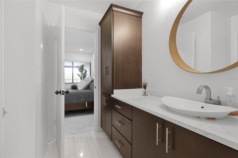 Condo in Tampa, Florida, 3 bedrooms  № 2141053 - photo 19