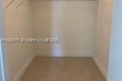 Снять в аренду кондоминиум в Окленд-Парк, Флорида 2 спальни, 97.55м2, № 1819698 - фото 14