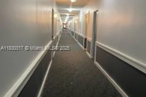 Снять в аренду кондоминиум в Окленд-Парк, Флорида 2 спальни, 97.55м2, № 1819698 - фото 4