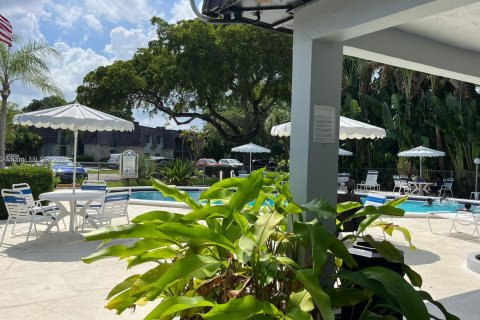 Снять в аренду кондоминиум в Окленд-Парк, Флорида 2 спальни, 97.55м2, № 1819698 - фото 1