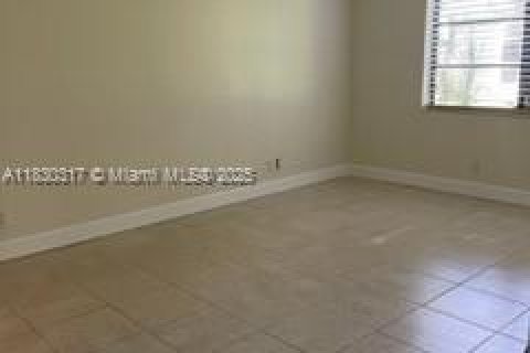 Снять в аренду кондоминиум в Окленд-Парк, Флорида 2 спальни, 97.55м2, № 1819698 - фото 12