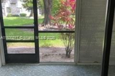 Снять в аренду кондоминиум в Окленд-Парк, Флорида 2 спальни, 97.55м2, № 1819698 - фото 10