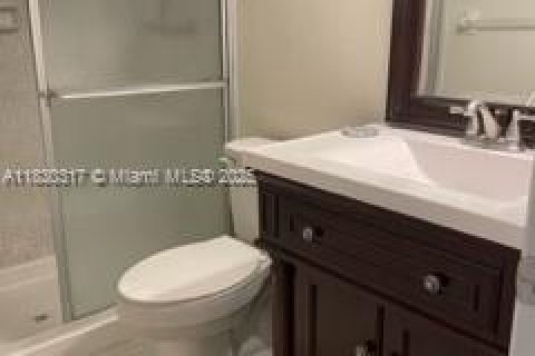 Снять в аренду кондоминиум в Окленд-Парк, Флорида 2 спальни, 97.55м2, № 1819698 - фото 13