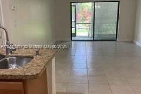 Снять в аренду кондоминиум в Окленд-Парк, Флорида 2 спальни, 97.55м2, № 1819698 - фото 11