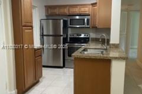 Снять в аренду кондоминиум в Окленд-Парк, Флорида 2 спальни, 97.55м2, № 1819698 - фото 5