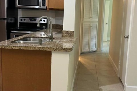 Снять в аренду кондоминиум в Окленд-Парк, Флорида 2 спальни, 97.55м2, № 1819698 - фото 6