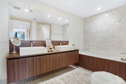 Condo in Miami, Florida, 3 bedrooms  № 2052817 - photo 26