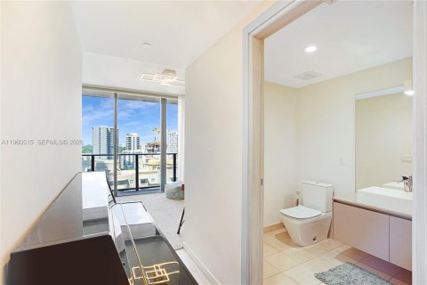 Condo in Miami, Florida, 3 bedrooms  № 2052817 - photo 29