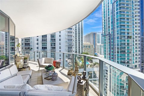 Condo in Miami, Florida, 3 bedrooms  № 2052817 - photo 17