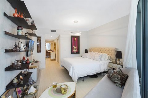 Condo in Miami, Florida, 3 bedrooms  № 2052817 - photo 25