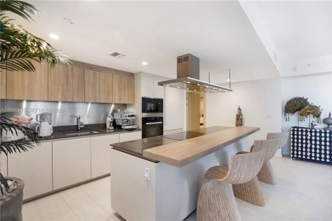 Condo in Miami, Florida, 3 bedrooms  № 2052817 - photo 8