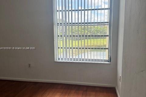 Condo in Miami, Florida, 3 bedrooms  № 1766919 - photo 28