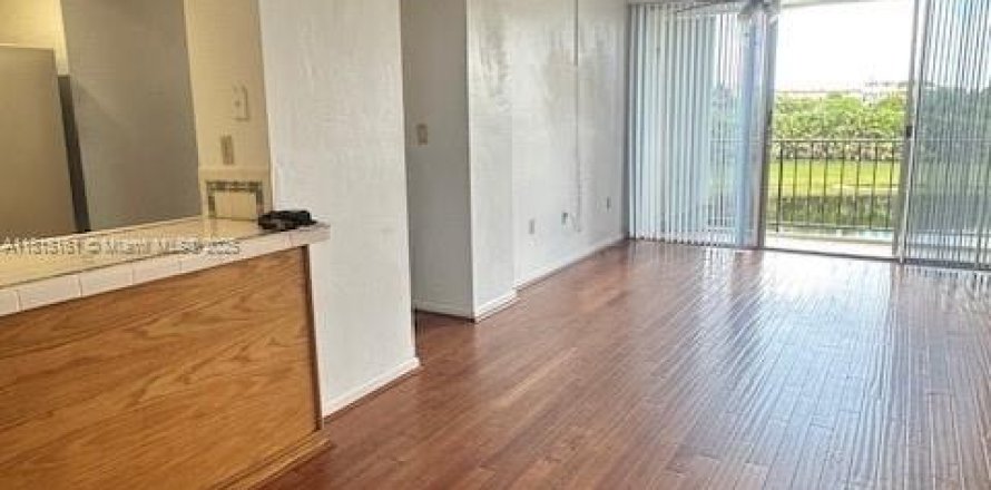 Condo in Miami, Florida, 3 bedrooms  № 1766919