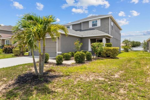 House in Haines City, Florida 4 bedrooms, 210.98 sq.m. № 1767613 - photo 1