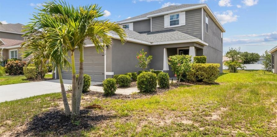 House in Haines City, Florida 4 bedrooms, 210.98 sq.m. № 1767613