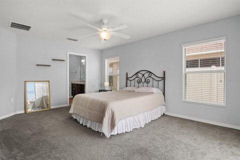 House in Haines City, Florida 4 bedrooms, 210.98 sq.m. № 1767613 - photo 9