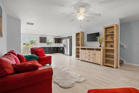 House in Haines City, Florida 4 bedrooms, 210.98 sq.m. № 1767613 - photo 5