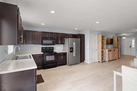 House in Haines City, Florida 4 bedrooms, 210.98 sq.m. № 1767613 - photo 8