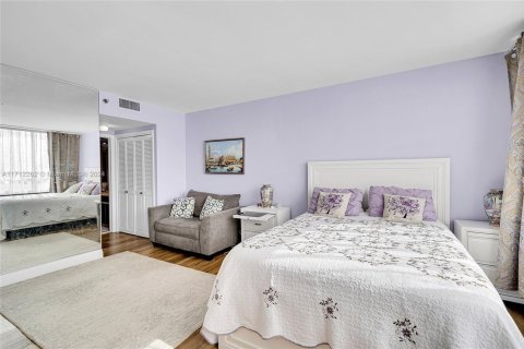 Condo in Miami, Florida, 2 bedrooms  № 1763674 - photo 23