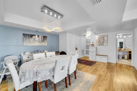 Condo in Miami, Florida, 2 bedrooms  № 1763674 - photo 10