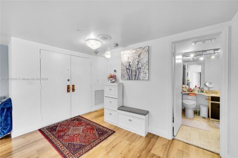 Condo in Miami, Florida, 2 bedrooms  № 1763674 - photo 8