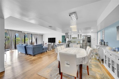 Condo in Miami, Florida, 2 bedrooms  № 1763674 - photo 9