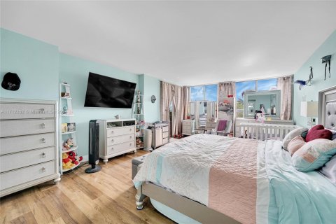 Condo in Miami, Florida, 2 bedrooms  № 1763674 - photo 28