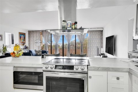 Condo in Miami, Florida, 2 bedrooms  № 1763674 - photo 15