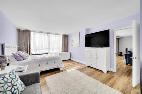 Condo in Miami, Florida, 2 bedrooms  № 1763674 - photo 24