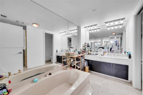 Condo in Miami, Florida, 2 bedrooms  № 1763674 - photo 30