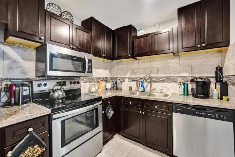 Купить таунхаус в Дирфилд-Бич, Флорида 2 спальни, 128.58м2, № 1936796 - фото 11