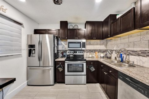 Купить таунхаус в Дирфилд-Бич, Флорида 2 спальни, 128.58м2, № 1936796 - фото 10