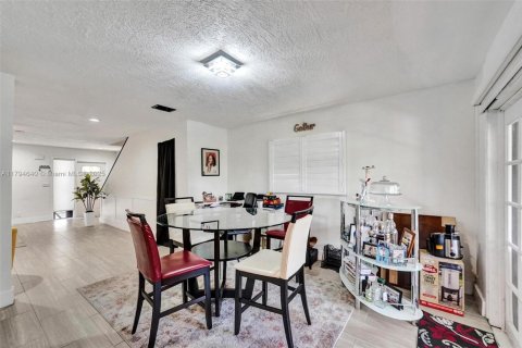 Купить таунхаус в Дирфилд-Бич, Флорида 2 спальни, 128.58м2, № 1936796 - фото 7