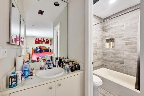 Купить таунхаус в Дирфилд-Бич, Флорида 2 спальни, 128.58м2, № 1936796 - фото 23