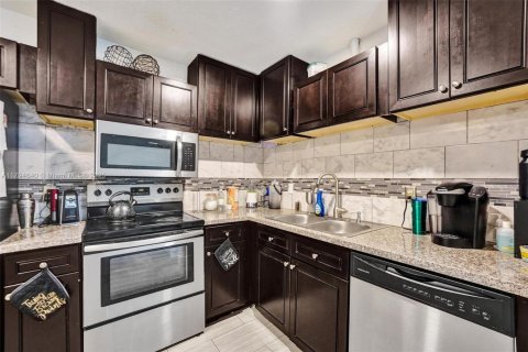 Купить таунхаус в Дирфилд-Бич, Флорида 2 спальни, 128.58м2, № 1936796 - фото 12