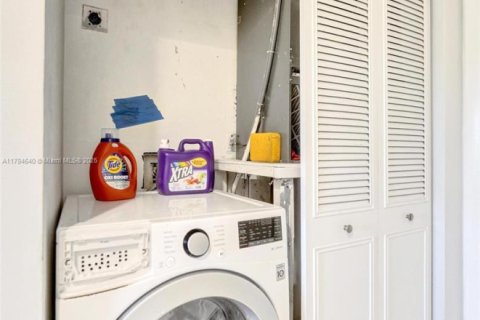 Купить таунхаус в Дирфилд-Бич, Флорида 2 спальни, 128.58м2, № 1936796 - фото 25