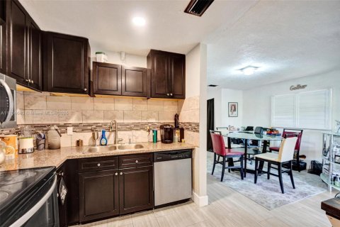 Купить таунхаус в Дирфилд-Бич, Флорида 2 спальни, 128.58м2, № 1936796 - фото 14