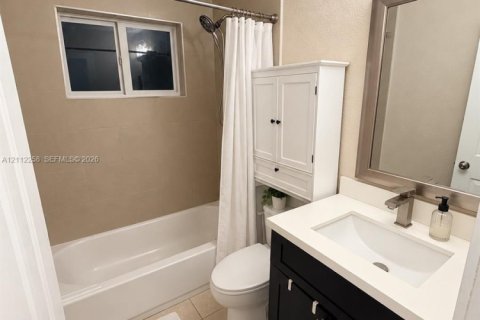 Villa ou maison à vendre à Miami, Floride: 3 chambres, 150.78 m2 № 2432538 - photo 4