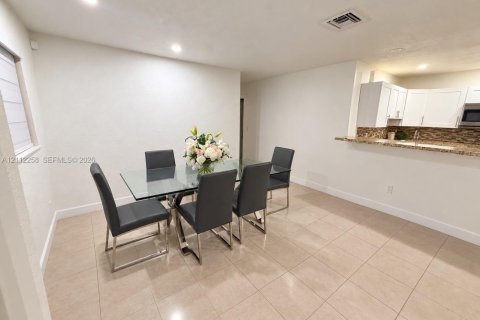 Villa ou maison à vendre à Miami, Floride: 3 chambres, 150.78 m2 № 2432538 - photo 19