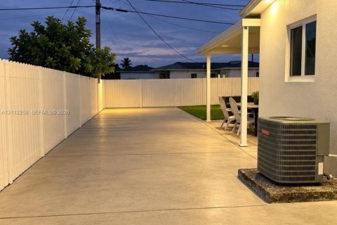 Villa ou maison à vendre à Miami, Floride: 3 chambres, 150.78 m2 № 2432538 - photo 11