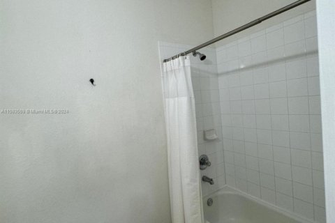 Touwnhouse à vendre à Doral, Floride: 4 chambres, 175.96 m2 № 1861849 - photo 11