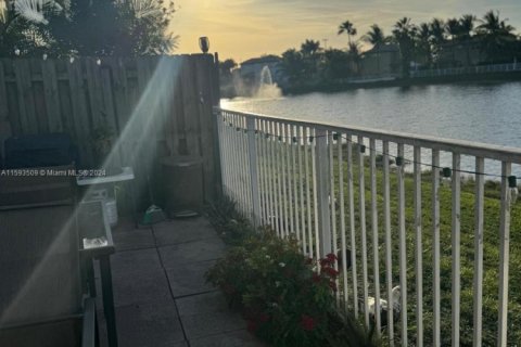 Touwnhouse à vendre à Doral, Floride: 4 chambres, 175.96 m2 № 1861849 - photo 4