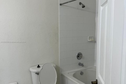 Touwnhouse à vendre à Doral, Floride: 4 chambres, 175.96 m2 № 1861849 - photo 9