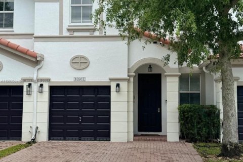 Touwnhouse à vendre à Doral, Floride: 4 chambres, 175.96 m2 № 1861849 - photo 1